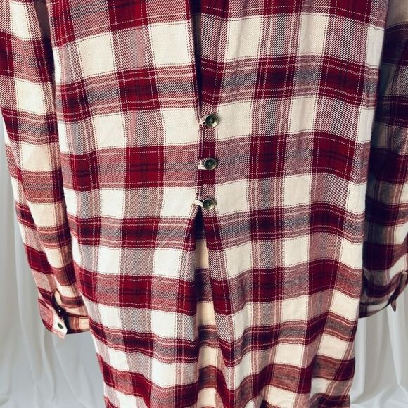 Maurices women’s XL Red & White Plaid Collared Button Up Shirt - Picture 8 of 9